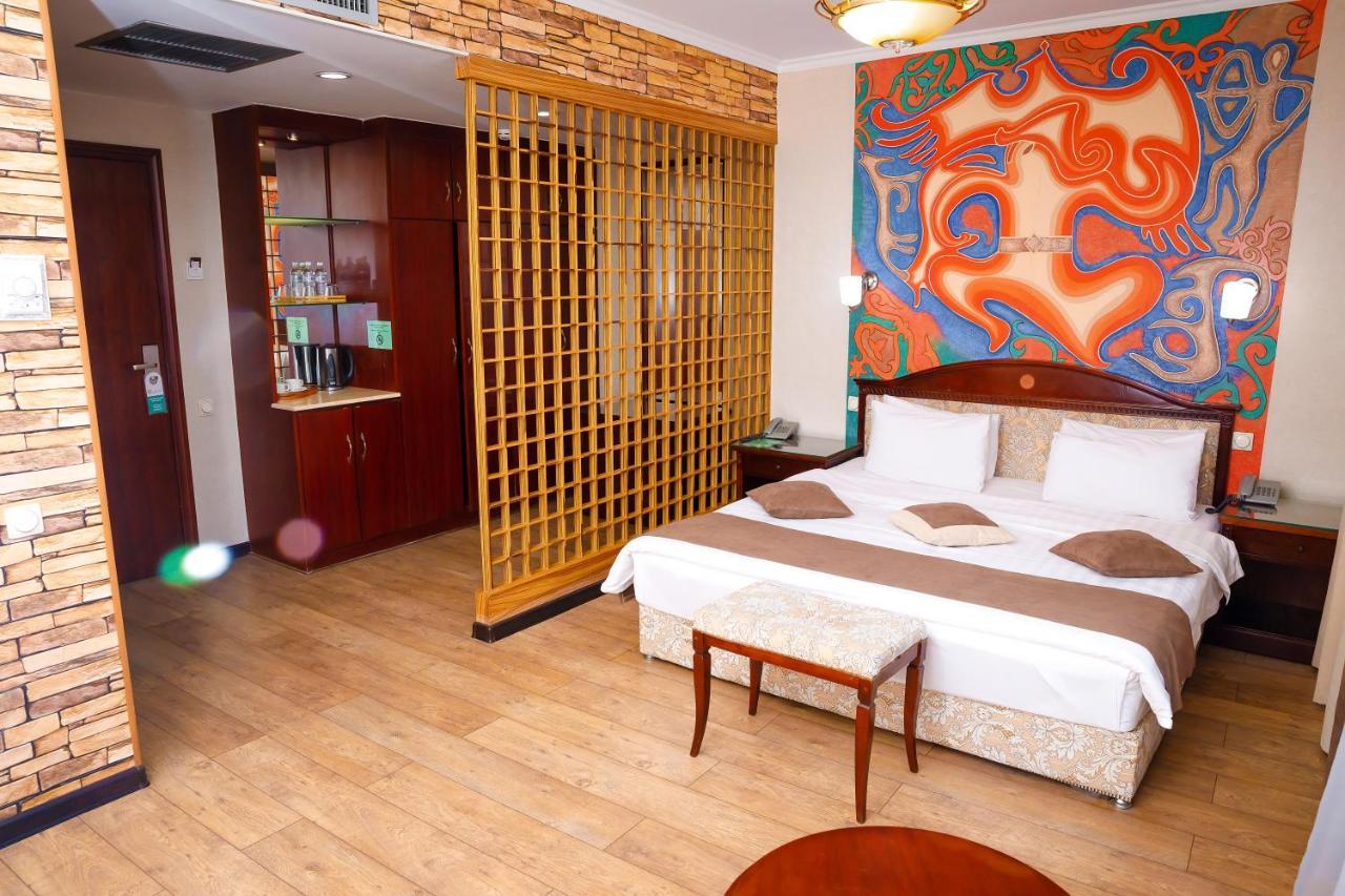 G Empire Hotel Astana Luaran gambar
