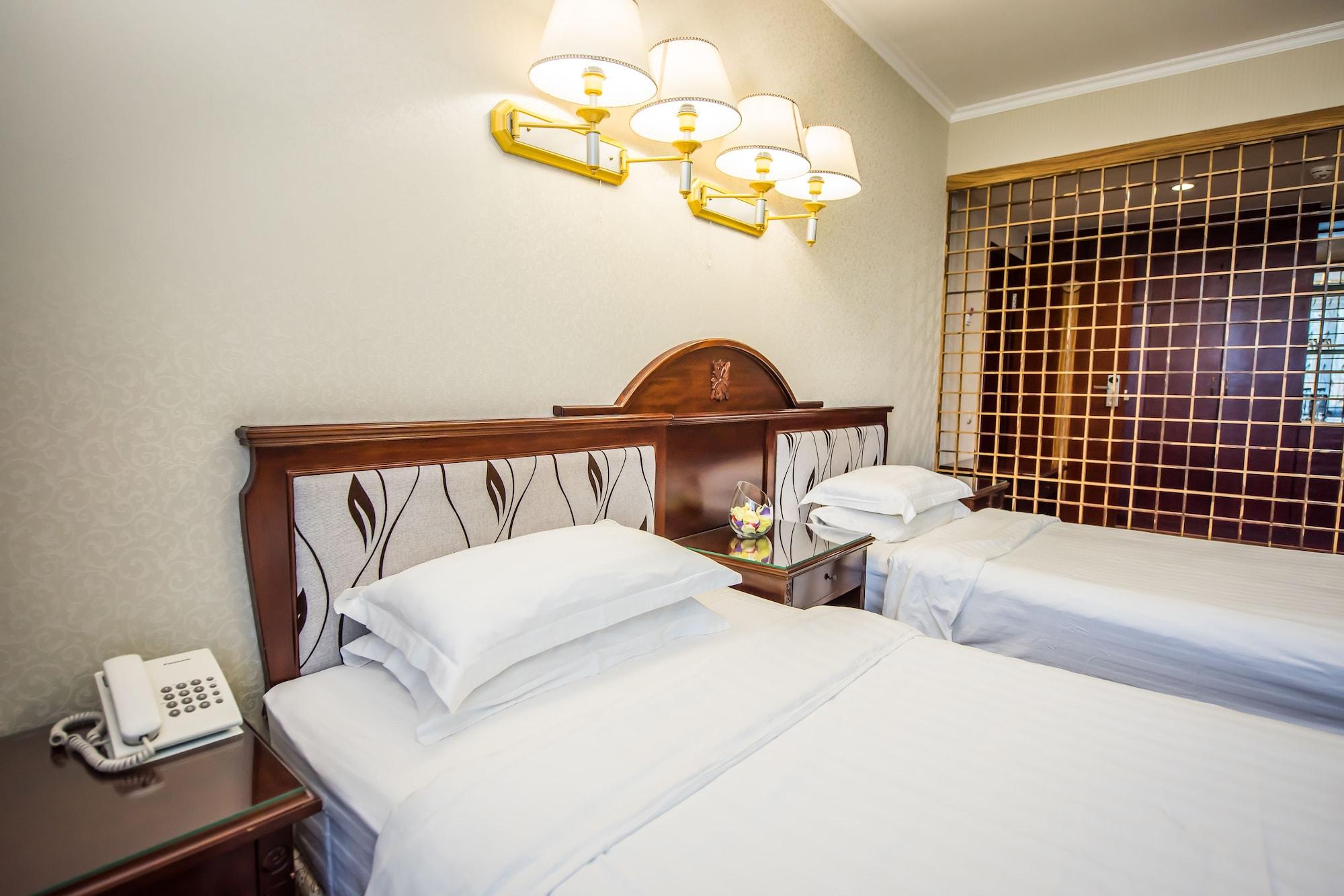G Empire Hotel Astana Luaran gambar