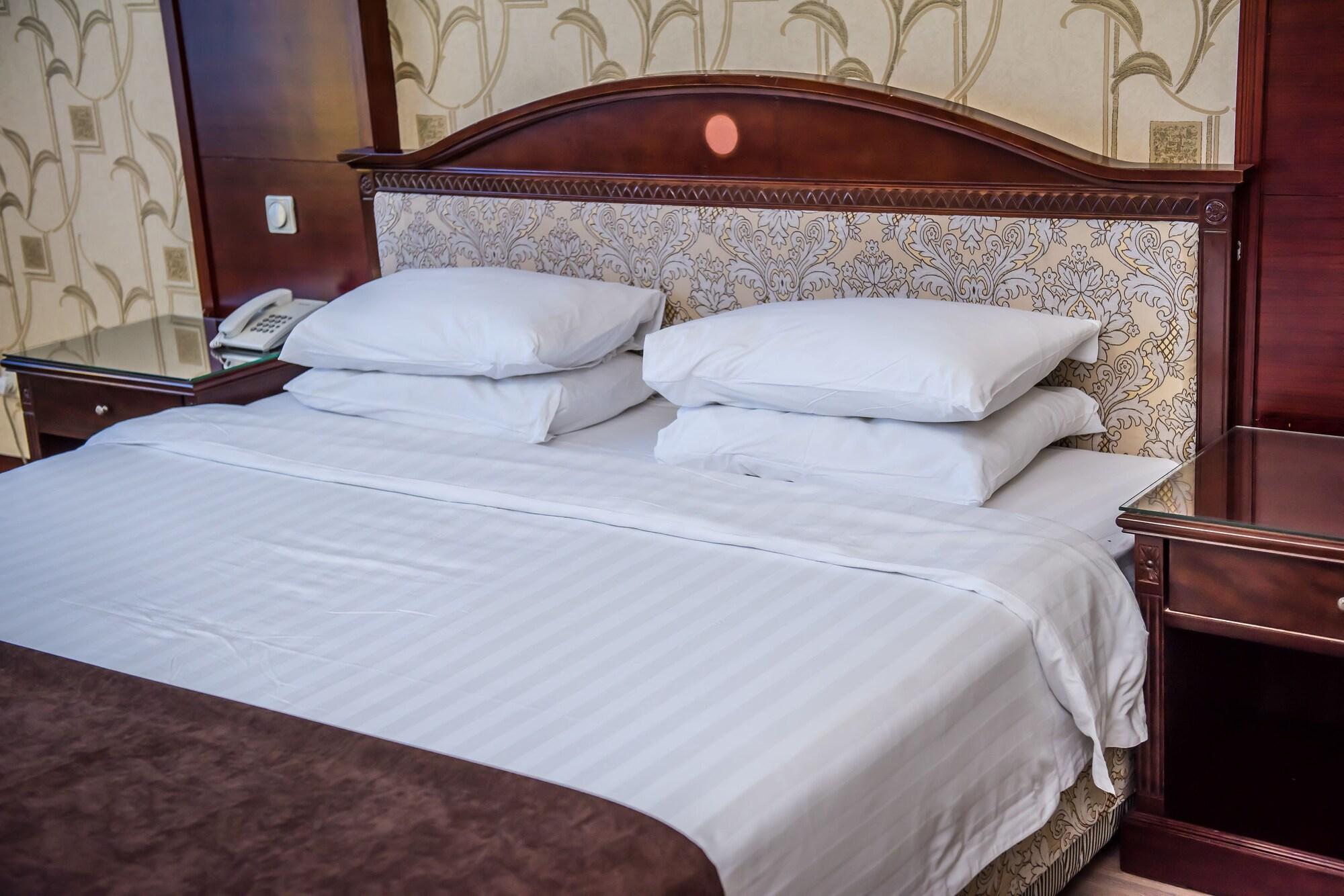 G Empire Hotel Astana Luaran gambar