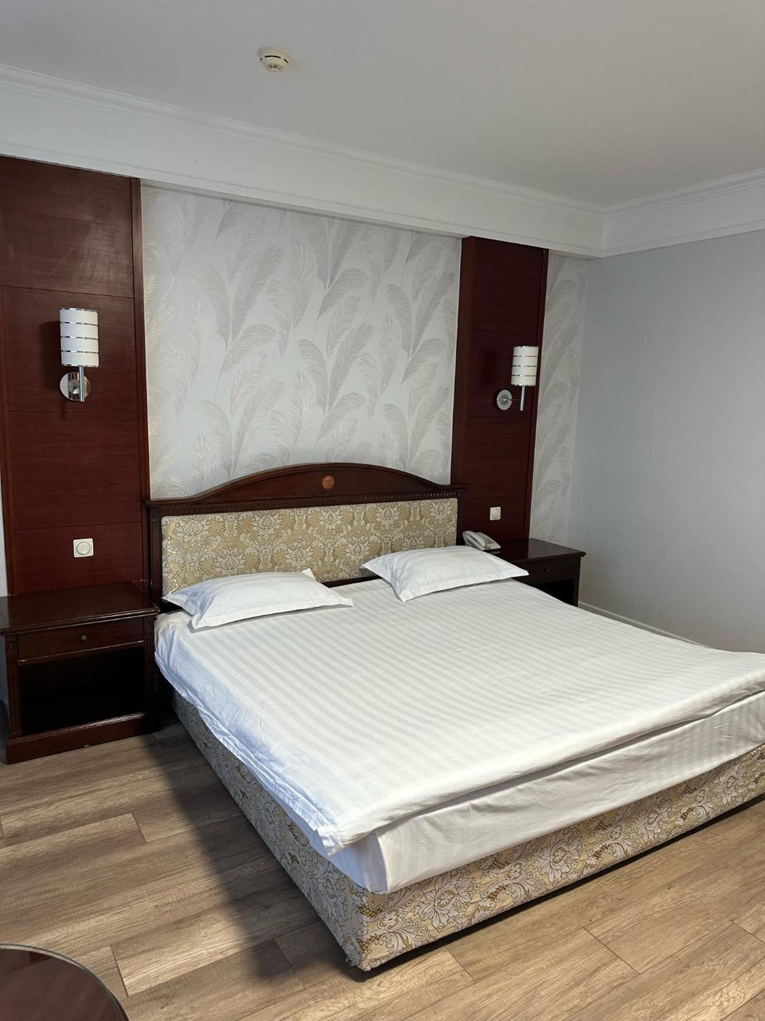 G Empire Hotel Astana Luaran gambar