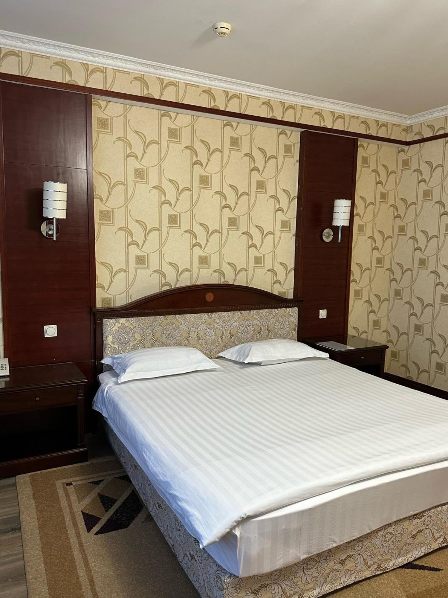 G Empire Hotel Astana Luaran gambar
