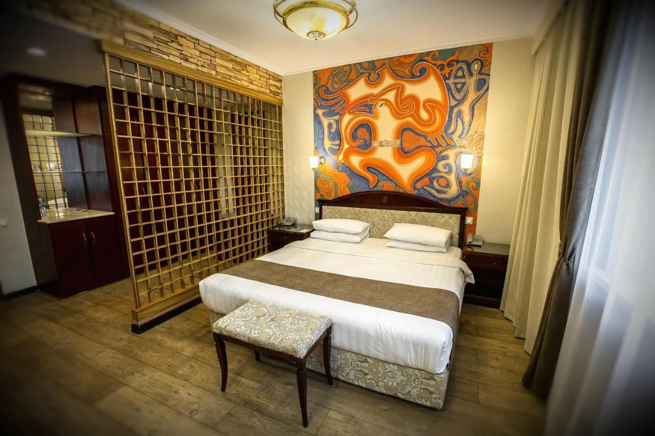 G Empire Hotel Astana Luaran gambar
