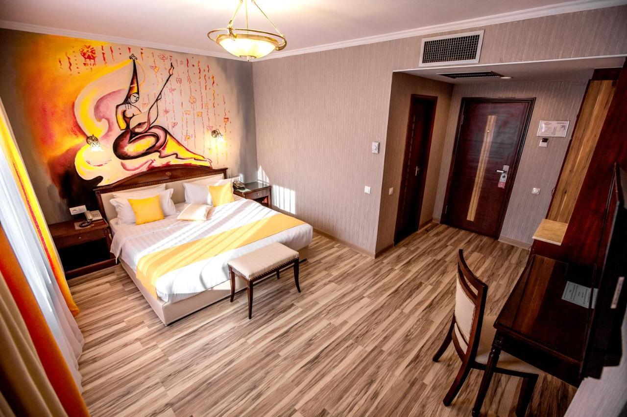 G Empire Hotel Astana Luaran gambar
